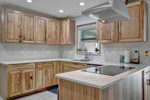 Fridge, microwave, oven, stovetop - Pool & Slide! Waterfront Home with Private Dock! (Fort Myers)