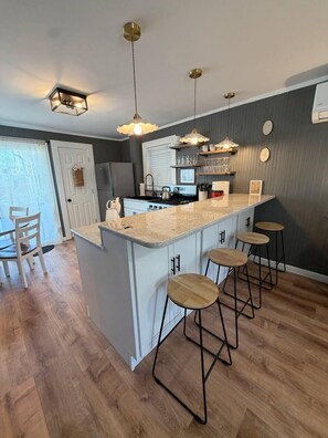 Fridge, oven, stovetop, dishwasher - Low Tide - Heart of Hampton Beach! (Hampton)
