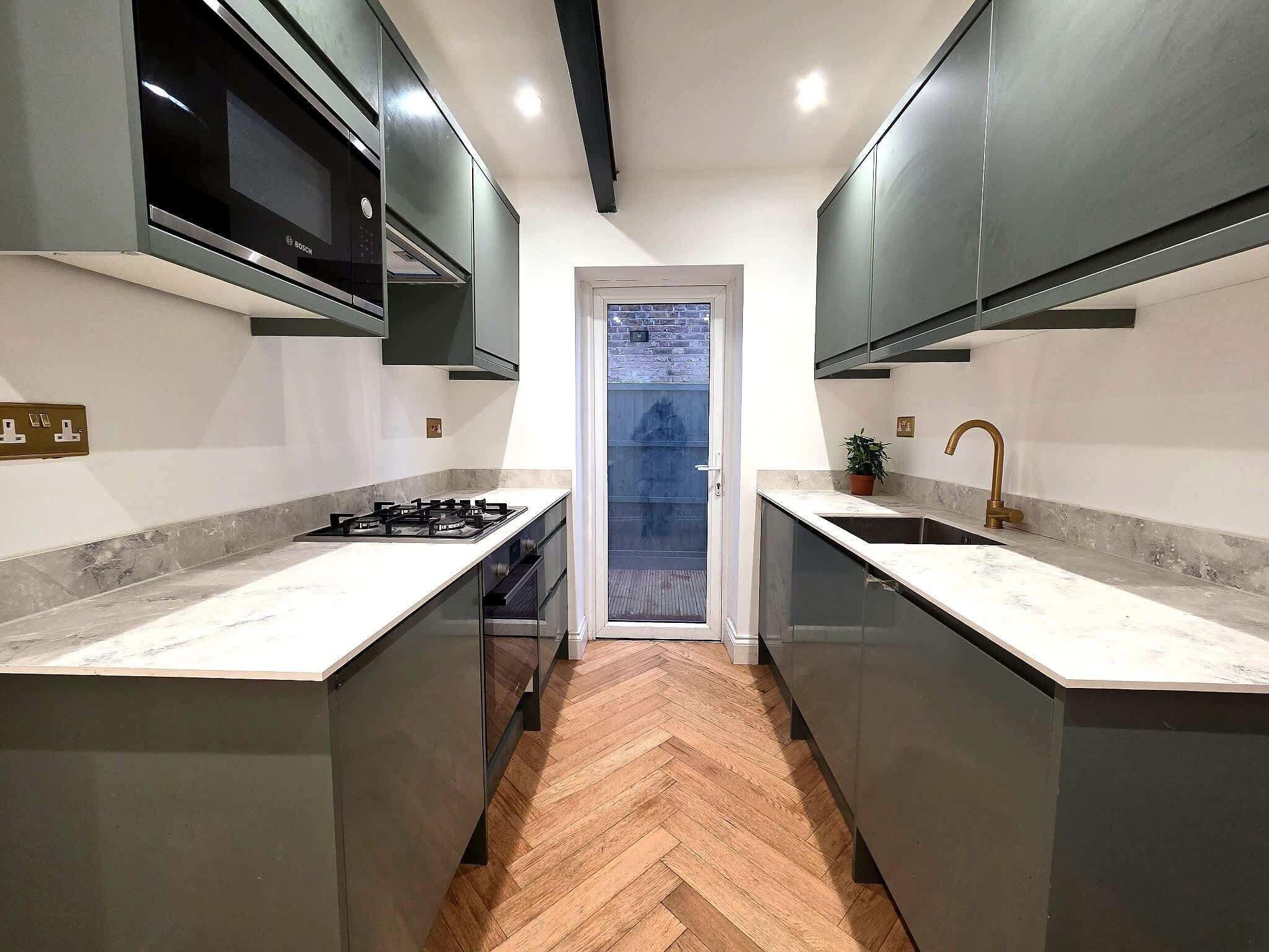 Refrigerador, microondas, horno, placa de cocina