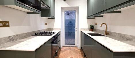Fridge, microwave, oven, stovetop