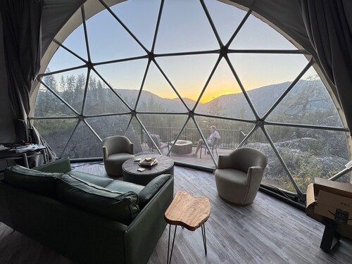 The Domestead- A Romantic Glamping Hideaway