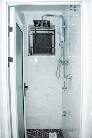 Shower, towels, soap, toilet paper - CozyUrbanHomes-Elegant 2 Bedroom Apartment (Nakuru)
