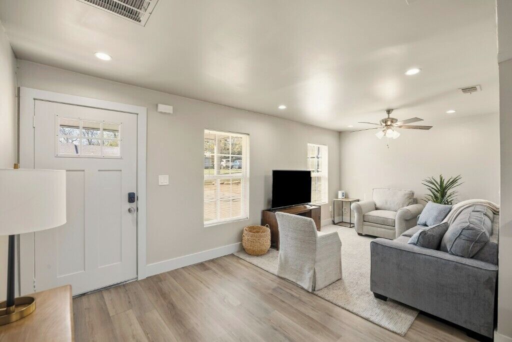 Private Fort Worth Getaway Near Stockyards & Zoo! - Lake Worth, TX