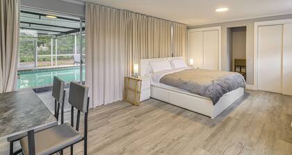 Legoland & Lakes Pool Home Pet Friendly