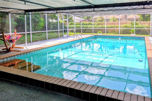 Legoland & Lakes Pool Home Pet Friendly - Winter Haven, FL