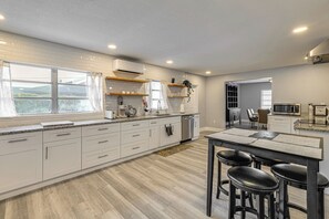 House (4 Bedrooms) | Interior - 5 Mi to Legoland! Mid-century Home w/ Pool & Lanai (Winter Haven)