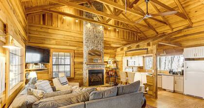 Deck, Sauna & Mtn View! Fort Payne Cabin