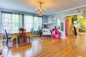 House (2 Bedrooms) | Interior - Artists Nest Unique Home 2 Mi to Dtwn Longview! (Longview)