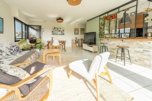 Living area - Bright 3 Bedrooms with Garage (Rennes)