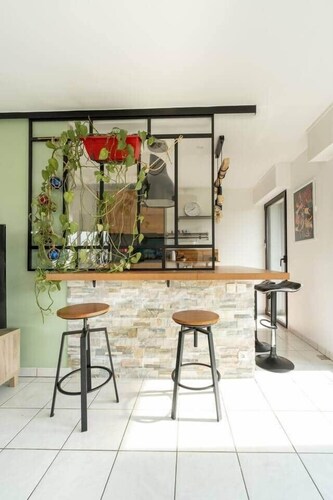 Bright 3 Bedrooms with Garage