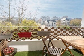 Outdoor dining - Bright 3 Bedrooms with Garage (Rennes)