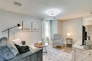 House (5 Bedrooms) | Interior - 4 Mi to Waterfront: 2-unit Combo in Kingston! (Kingston)