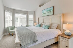 House (3 Bedrooms) | Interior - Beaches, Fishing & More! Sleek Home in Pensacola (Pensacola)
