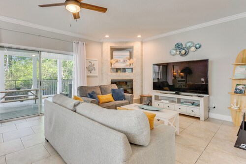 Beaches, Fishing & More! Sleek Home in Pensacola