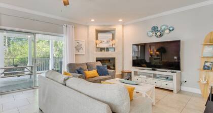 Beaches, Fishing & More! Sleek Home in Pensacola