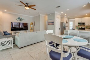 House (3 Bedrooms) | Interior - Beaches, Fishing & More! Sleek Home in Pensacola (Pensacola)