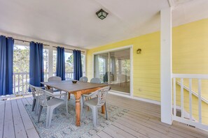 House (3 Bedrooms) | Interior - Beaches, Fishing & More! Sleek Home in Pensacola (Pensacola)