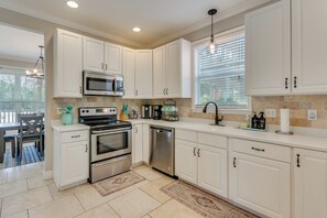 House (3 Bedrooms) | Interior - Beaches, Fishing & More! Sleek Home in Pensacola (Pensacola)