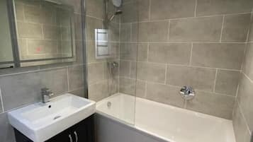 Superior Double Room | Bathroom