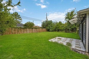 Property grounds - Med Discounts! Home near FIFA, NRG, Medical Center, Downtown! (Houston)