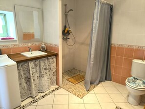 Een douche, toiletpapier