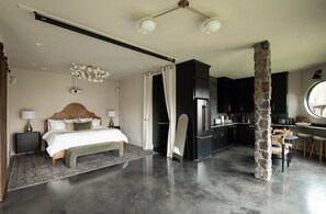 Iron/ironing board, WiFi, bed sheets - The Cave at Dahlonega Estate (Dahlonega)