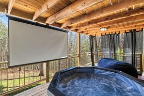 Bañera de hidromasaje al aire libre