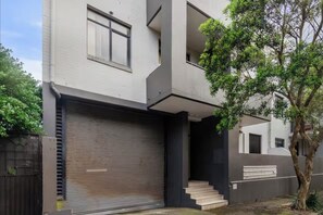 Exterior detail - Stylish 1BDR Redfern Retreat Walk to CBD Station (Redfern)