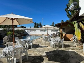 รับประทานอาหารกลางแจ้ง