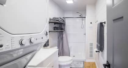 Cozy Lofted Cabin #1 at Cataract Lake Getaway