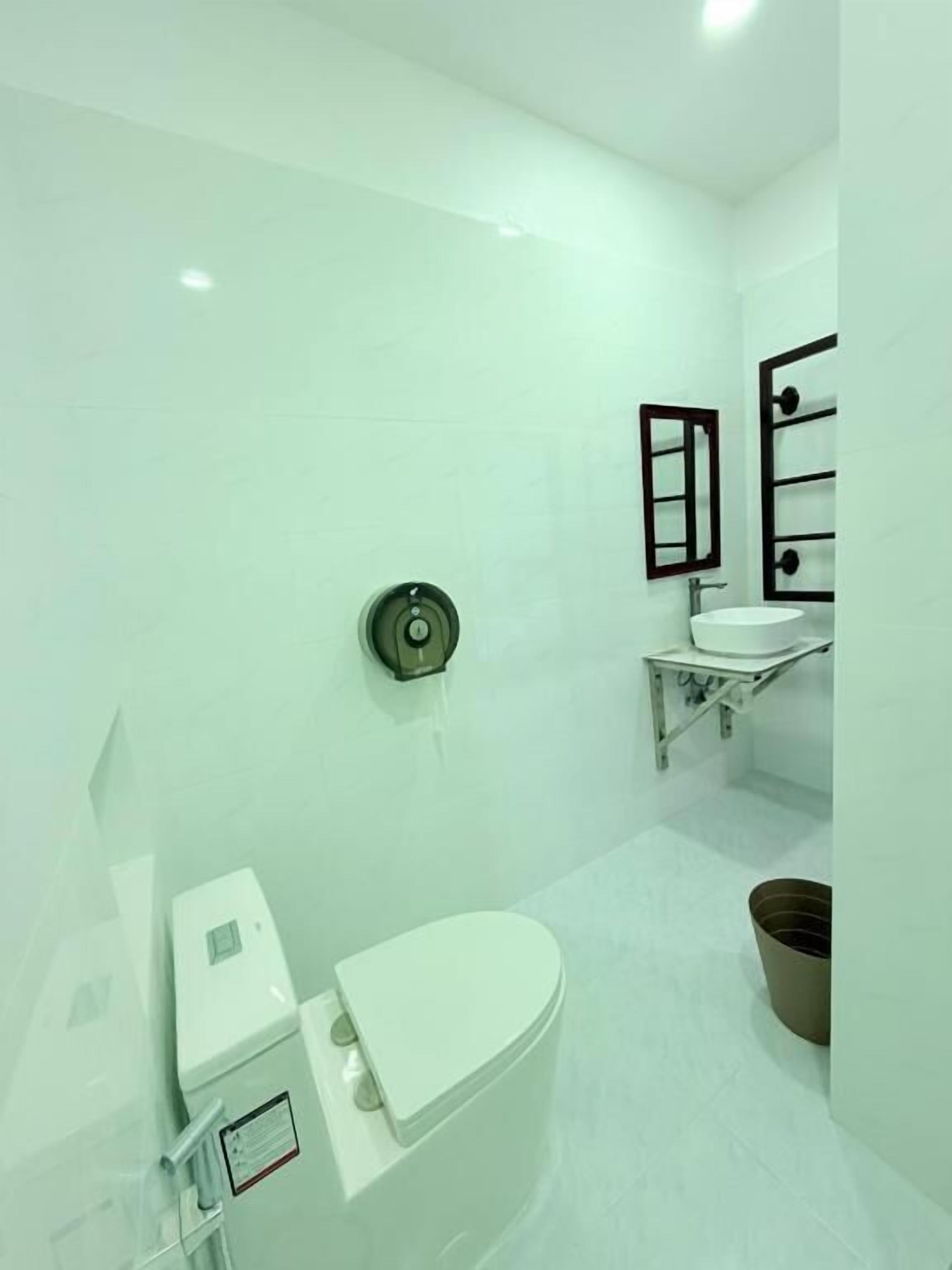 Deluxe Triple Room | Bathroom