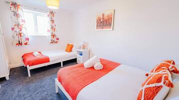 3 Schlafzimmer, Schreibtisch, Bügeleisen/Bügelbrett, WLAN