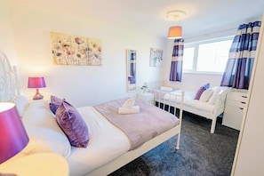 3 bedrooms, desk, iron/ironing board, WiFi