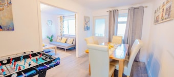 3BR House with Games Room & Free Parking