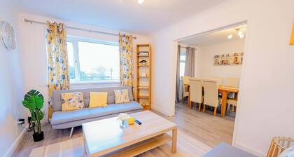 3BR House with Games Room & Free Parking