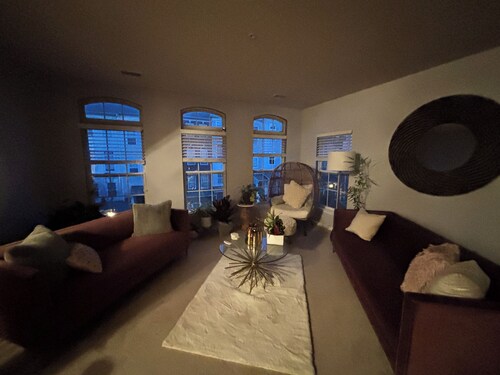 Cozy 2-bedroom condo in Owings Mills close to plenty of shops & restaurants.