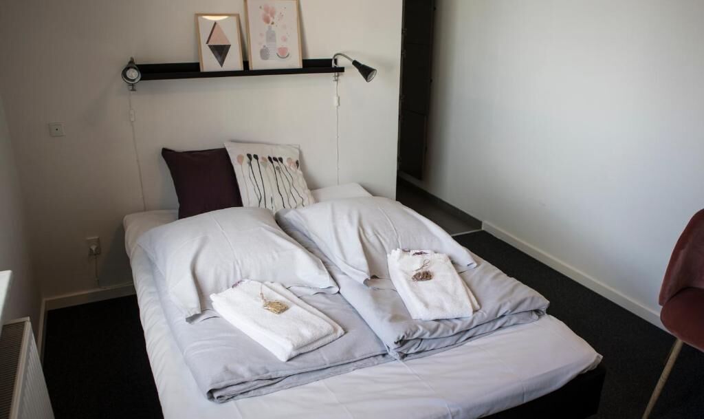 Tweepersoonskamer, uitzicht op zee