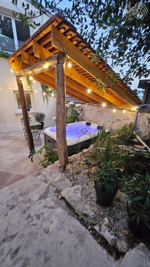 Bain à remous extérieur