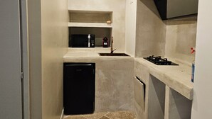 A compact kitchen with a microwave, sink, and stove. - THE FRENE SUITE (Montgé-en-Goële)