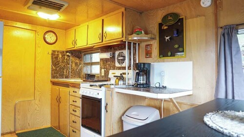 Cozy 2-bed cabin looking over Palisades Lake!