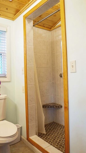 Shower, hair dryer, shampoo - Cozy 2-bed cabin looking over Palisades Lake! (Irwin)