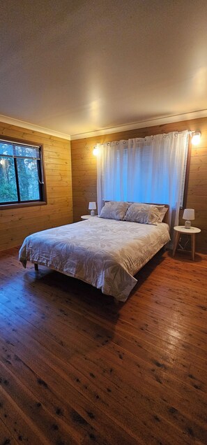 3 bedrooms, desk, free WiFi, bed sheets