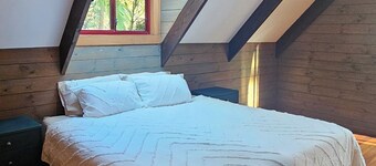 Smiths Treehouse - a gorgeous cedar built cottage in tranquil bush setting