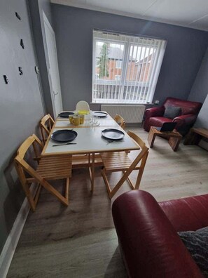 Dining - Pet-Friendly Home with Secure Garden nr Beamish (Birtley)