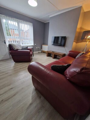 Living area - Pet-Friendly Home with Secure Garden nr Beamish (Birtley)