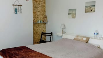 1 slaapkamer, een strijkplank/strijkijzer, internet, beddengoed