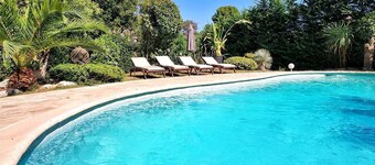 Low villa with pool in a green setting