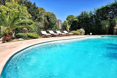 Low villa with pool in a green setting