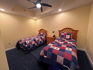 Room - It’s Bristol Baby!! Walk to the track! (Bristol)