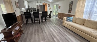 Hidden Country Gem Near Town, Springs & Fort Island Beach